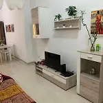 A Lovely Ground Floor Apartment, 15 Minutes By Car From The Airport And 2 Minutes Walk To The Beach. * Birżebbuġa