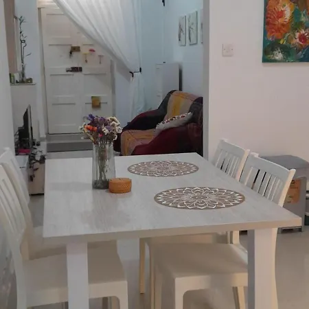 A Lovely Ground Floor Apartment, 15 Minutes By Car From The Airport And 2 Minutes Walk To The Beach. *