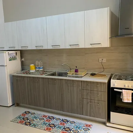 A Lovely Ground Floor Apartment, 15 Minutes By Car From The Airport And 2 Minutes Walk To The Beach. Birzebbuga