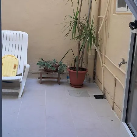 A Lovely Ground Floor Apartment, 15 Minutes By Car From The Airport And 2 Minutes Walk To The Beach. Apartament Birżebbuġa