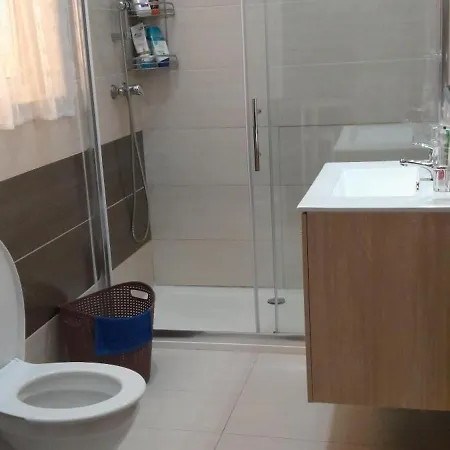 A Lovely Ground Floor Apartment, 15 Minutes By Car From The Airport And 2 Minutes Walk To The Beach. Бирзеббуджа