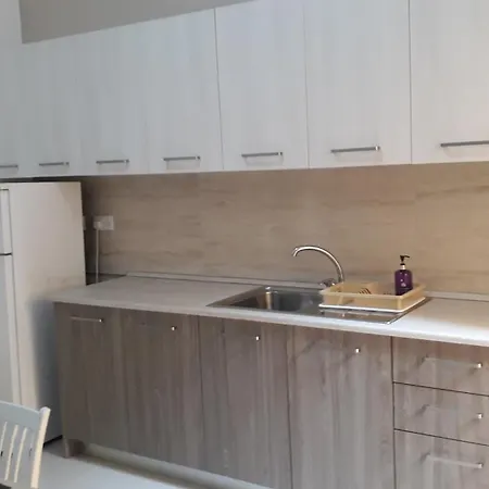 A Lovely Ground Floor Apartment, 15 Minutes By Car From The Airport And 2 Minutes Walk To The Beach.