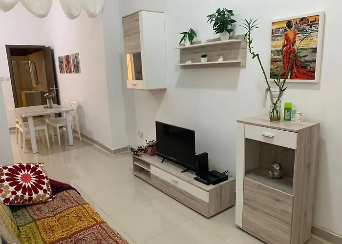 A Lovely Ground Floor Apartment, 15 Minutes By Car From The Airport And 2 Minutes Walk To The Beach. * Birzebbuga