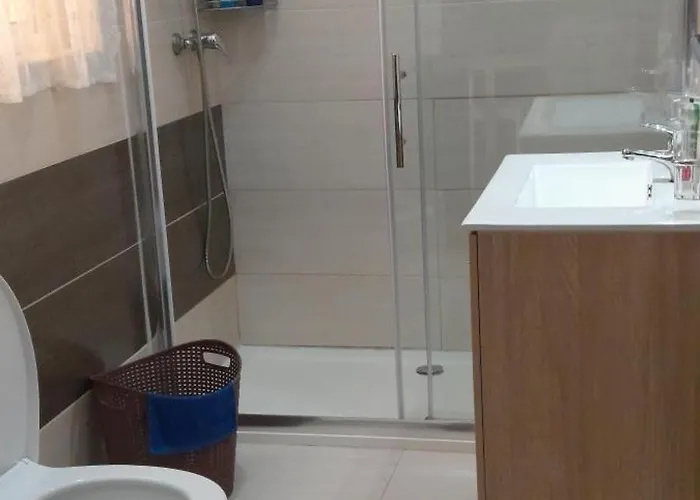 A Lovely Ground Floor Apartment, 15 Minutes By Car From The Airport And 2 Minutes Walk To The Beach. Birżebbuġa