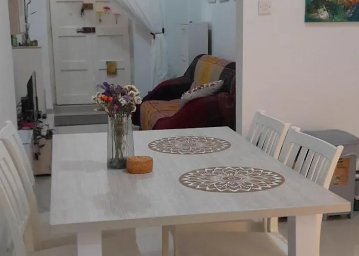 A Lovely Ground Floor Apartment, 15 Minutes By Car From The Airport And 2 Minutes Walk To The Beach. *