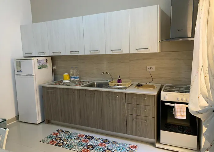 A Lovely Ground Floor Apartment, 15 Minutes By Car From The Airport And 2 Minutes Walk To The Beach. Birżebbuġa