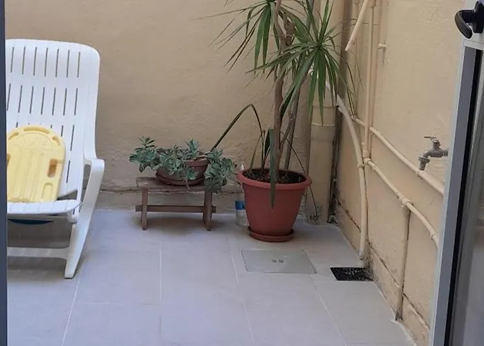 A Lovely Ground Floor Apartment, 15 Minutes By Car From The Airport And 2 Minutes Walk To The Beach. Apartment Birzebbuga