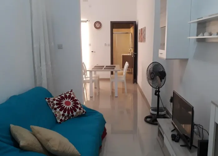 A Lovely Ground Floor Apartment, 15 Minutes By Car From The Airport And 2 Minutes Walk To The Beach.