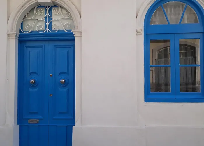 A Lovely Ground Floor Apartment, 15 Minutes By Car From The Airport And 2 Minutes Walk To The Beach.