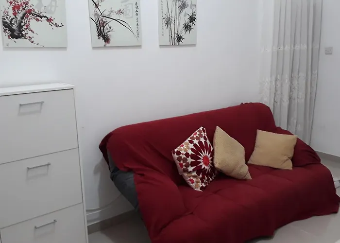 A Lovely Ground Floor Apartment, 15 Minutes By Car From The Airport And 2 Minutes Walk To The Beach. דירה Birżebbuġa